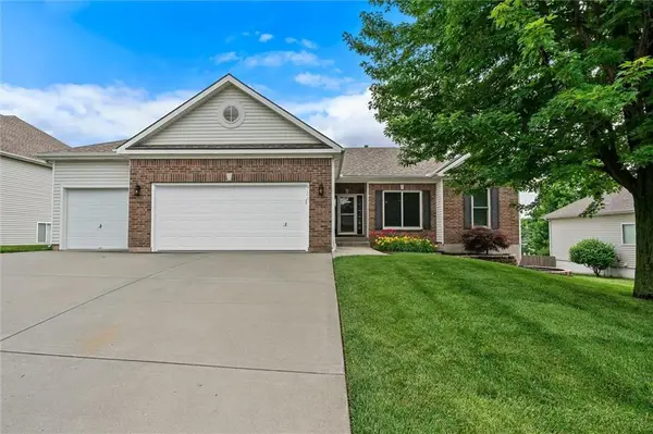 9801 N Farley Avenue, Kansas City, MO 64157