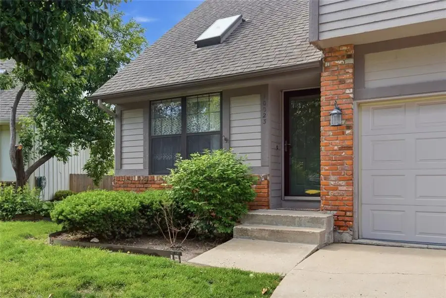 10023 W 86th Terrace, Overland Park, KS 66212 - #2