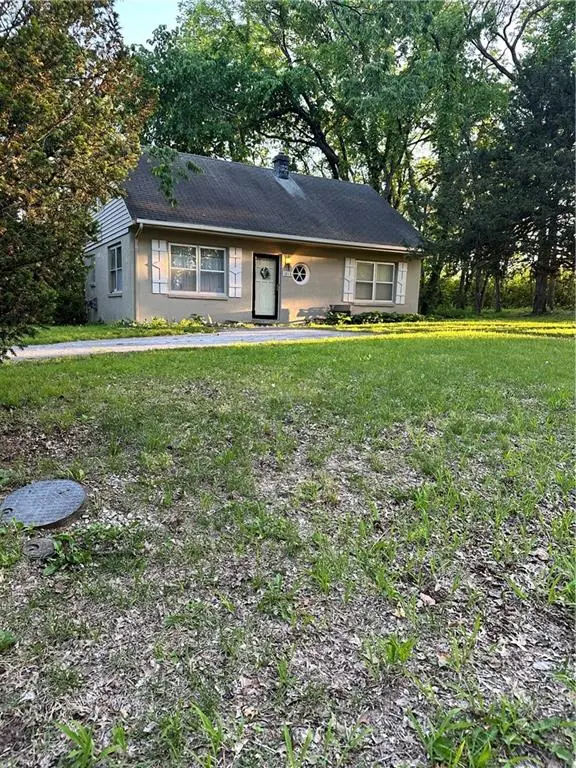 1013 W Santa Fe Trail, Kansas City, MO 64145
