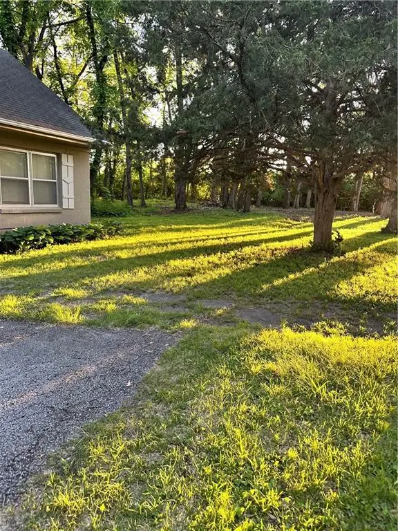 1013 W Santa Fe Trail, Kansas City, MO 64145 - #2