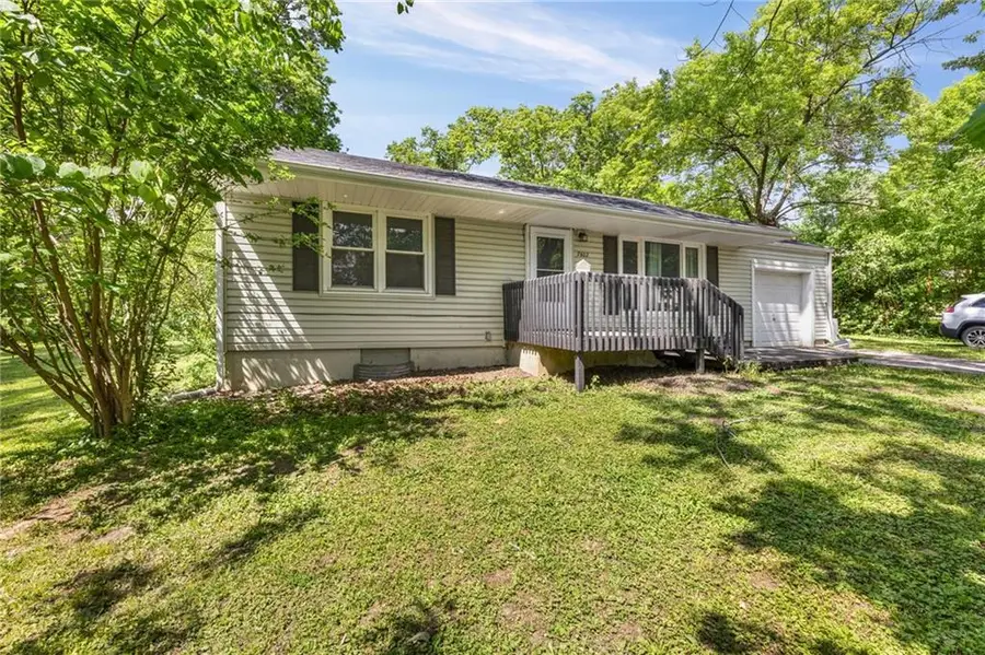 7602 Roswell Drive, Kansas City, KS 66109 - #2