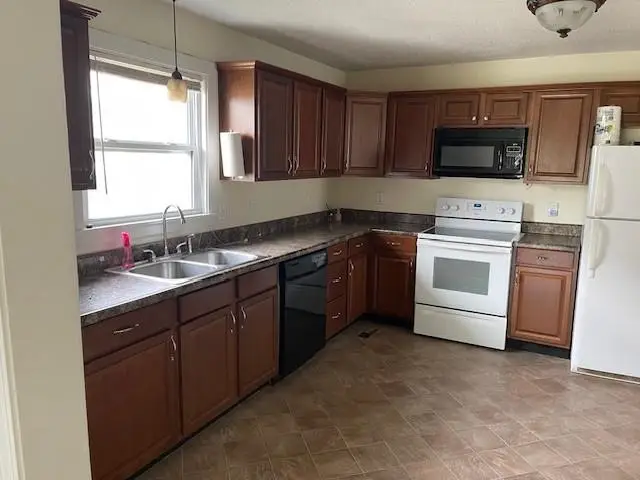 119 E 20th Street, Pittsburg, KS 66762 - #2