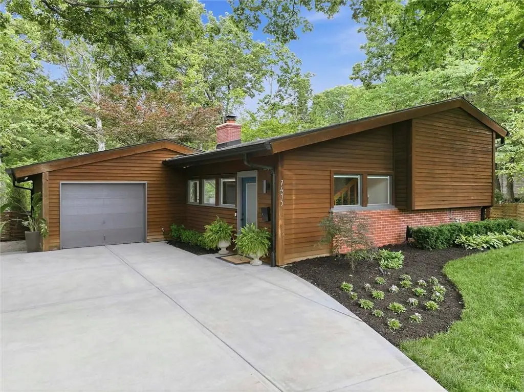 7415 Rosewood Circle, Prairie Village, KS 66208 - #1