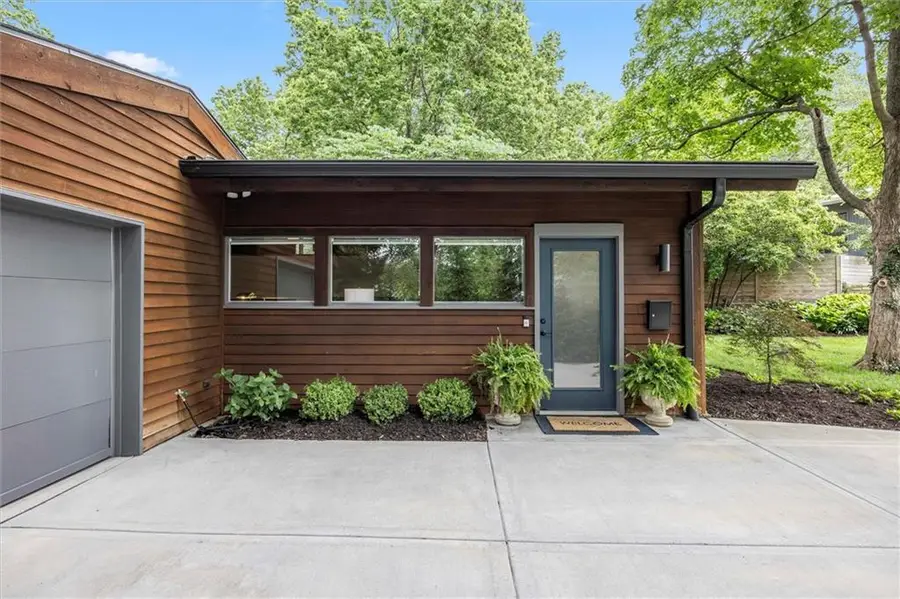 7415 Rosewood Circle, Prairie Village, KS 66208 - #2