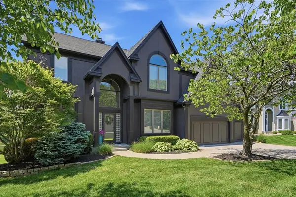 5634 Cottonwood Drive, Shawnee, KS 66216
