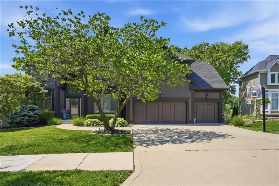 5634 Cottonwood Drive, Shawnee, KS 66216 - #2