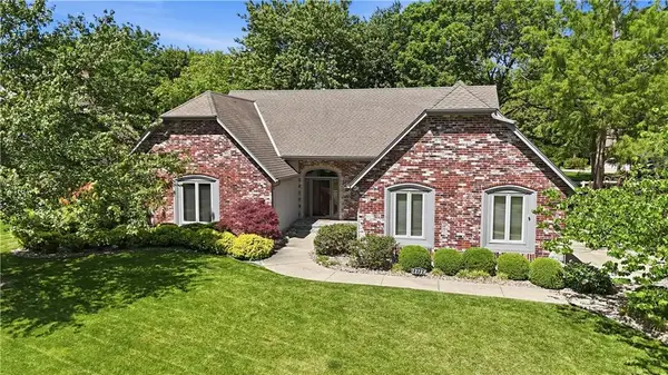 12726 Mohawk Circle, Leawood, KS 66209