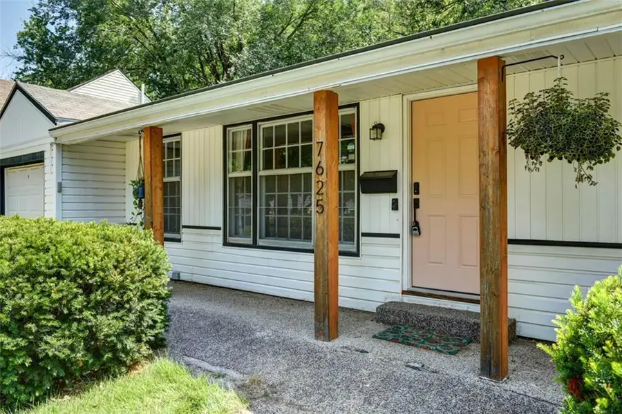 7625 Locust Street, Kansas City, MO 64131 - #2