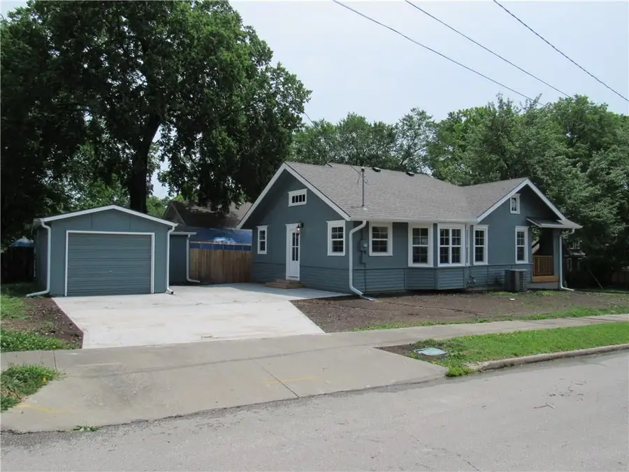 1000 E Pearl Street, Harrisonville, MO 64701 - #2