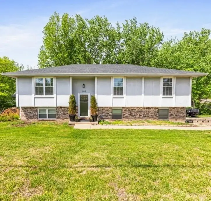 802 S Woodbine Road, Saint Joseph, MO 64507 - #1