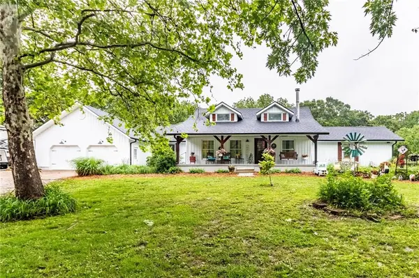 136 NE 901p Road, Clinton, MO 64735