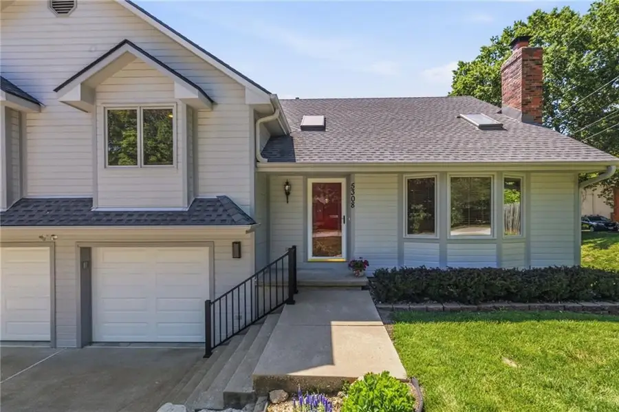 5308 N Wyandotte Street, Gladstone, MO 64118 - #3