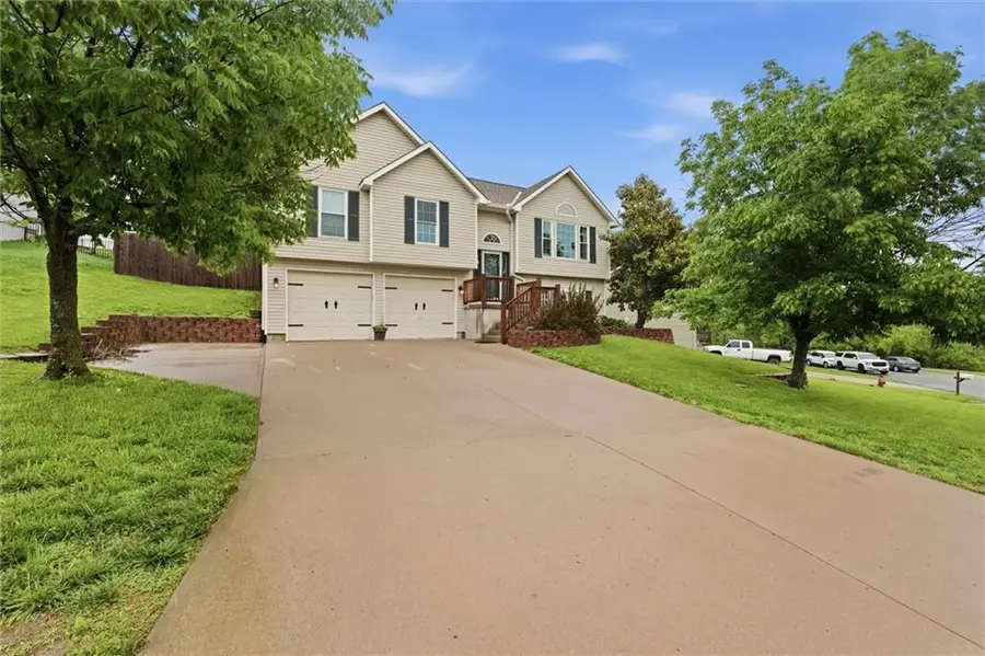 210 E Whispering Hills Boulevard, Lone Jack, MO 64070 - #2