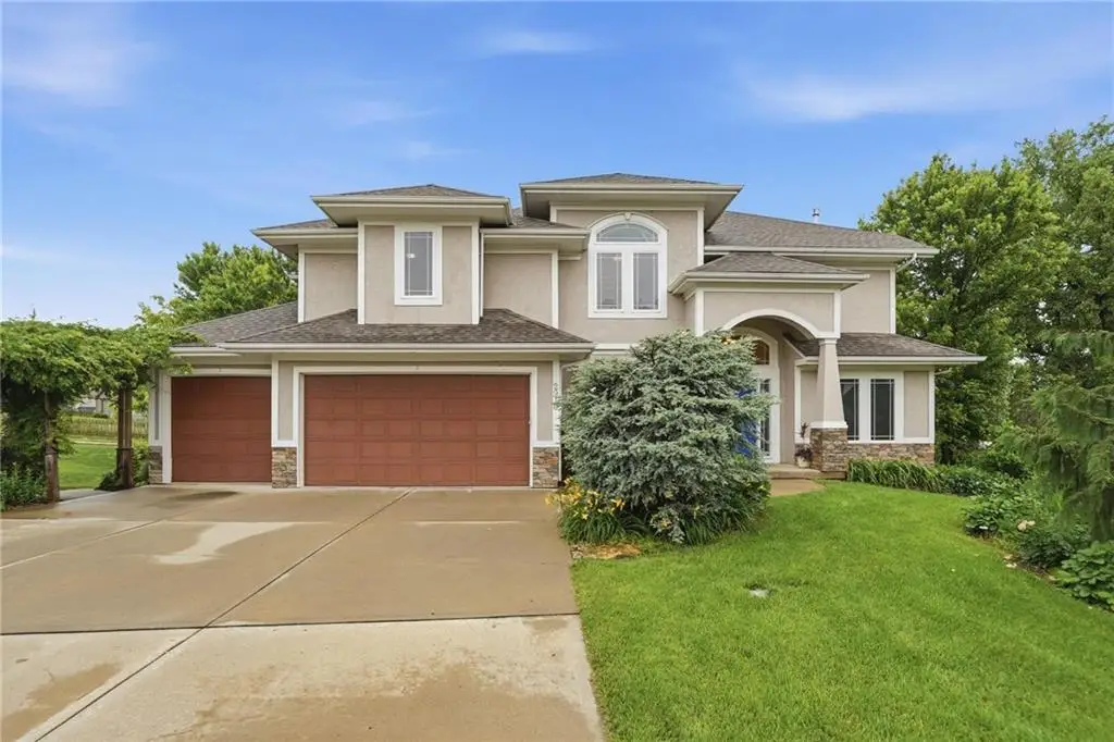 2910 NE Viewpark Place, Lees Summit, MO 64086 - #1