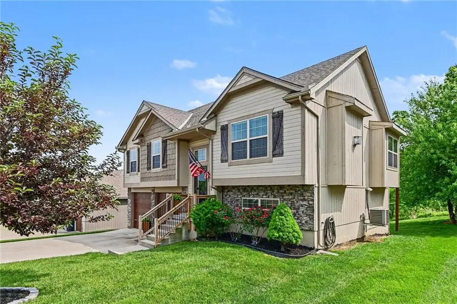 203 E Woodland Avenue, Lone Jack, MO 64070 - #3