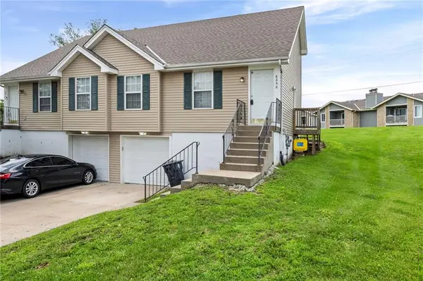 8644-8646 NW Waukomis Drive, Kansas City, MO 64154