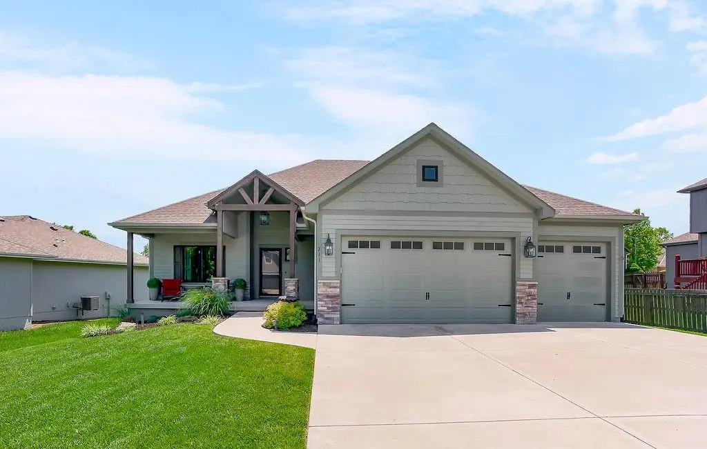 211 Broadmoor Drive, Louisburg, KS 66053 - #1