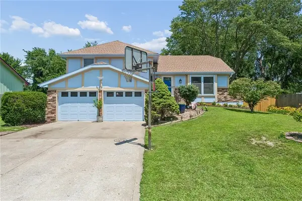 1813 Place Liberte Drive, Liberty, MO 64068