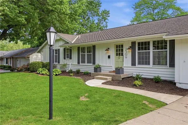 2309 W 104th Street, Leawood, KS 66206
