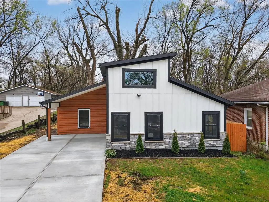 1215 E South Avenue, Independence, MO 64050 - #1