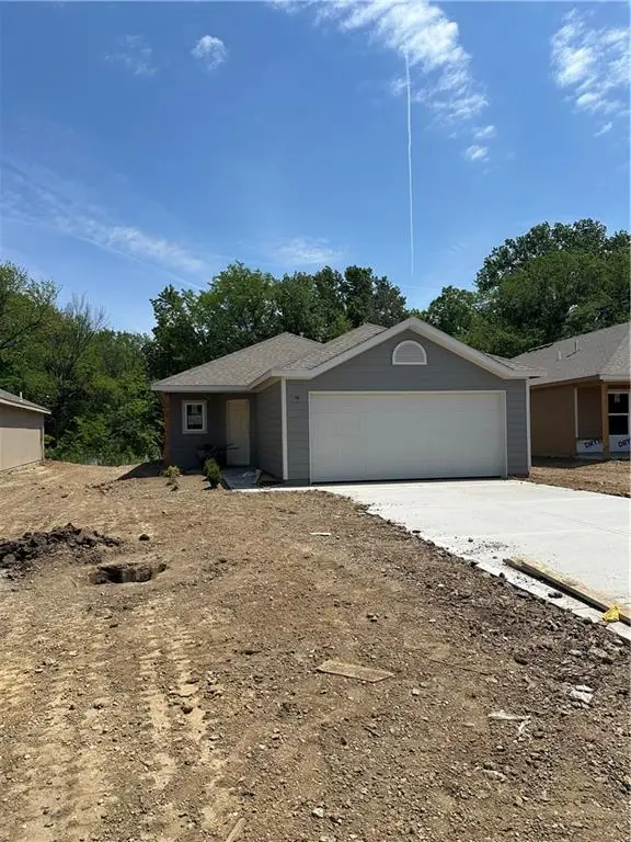 471 Valley View Drive, Tonganoxie, KS 66086