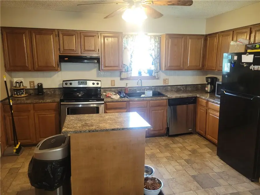 508 S Sinnet Street, Girard, KS 66743 - #2