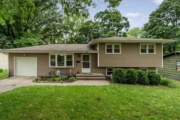4910 N Spruce Avenue, Kansas City, MO 64119