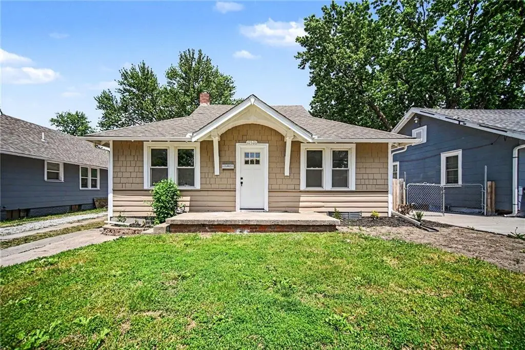 10526 E 9th Street S, Independence, MO 64053 - #1