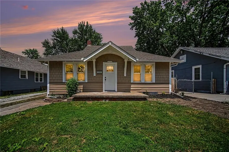 10526 E 9th Street S, Independence, MO 64053 - #2