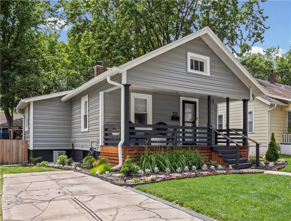 703 W 77th Street, Kansas City, MO 64114 - #1