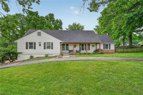 9501 Madison Avenue, Kansas City, MO 64114