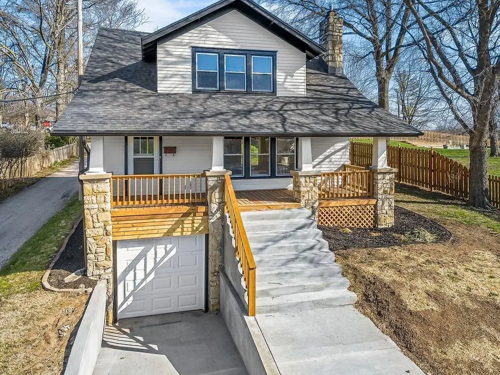730 W College Street, Liberty, MO 64068 - #1