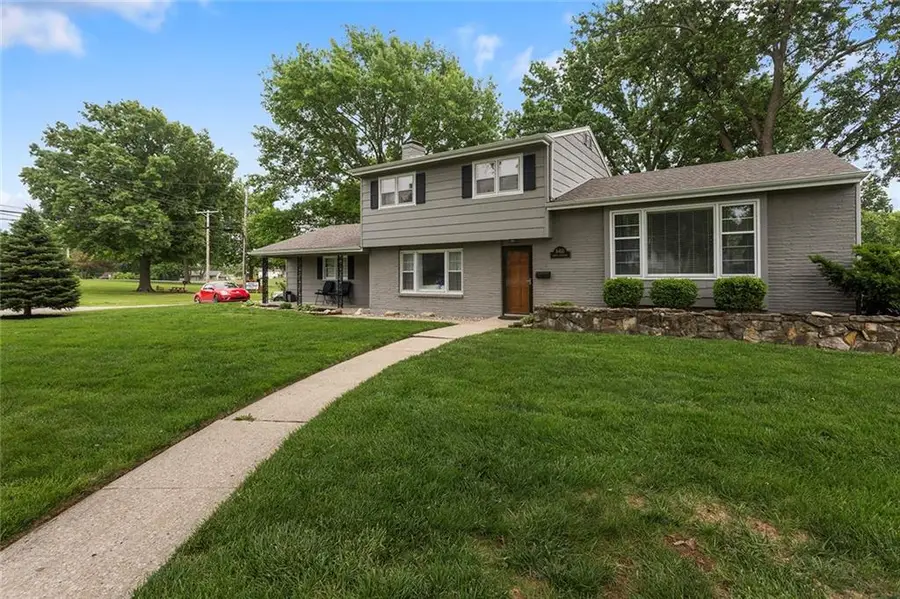 6411 N Highland Avenue, Gladstone, MO 64118 - #2