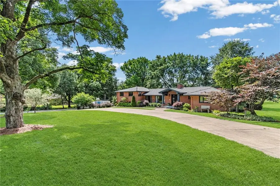 425 S Woodland Drive, Kansas City, MO 64118 - #2