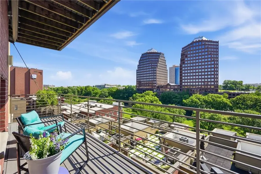 4521 Wornall Road #211, Kansas City, MO 64111 - #2