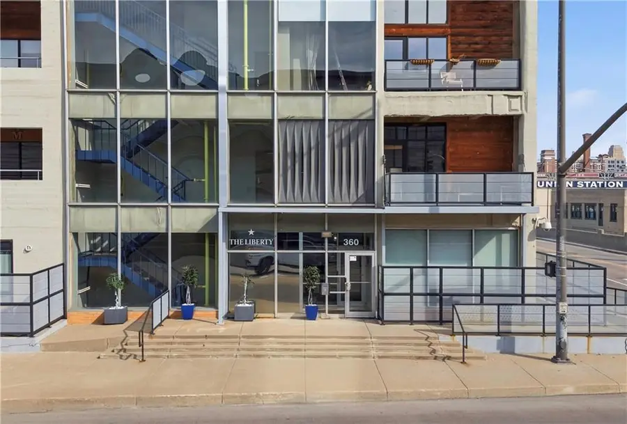 360 W Pershing Road #030, Kansas City, MO 64108 - #2