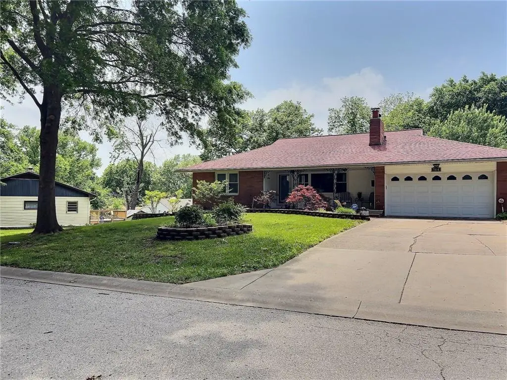 7010 N Wyandotte Street, Gladstone, MO 64118 - #1