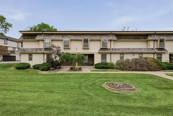 10236 Cedarbrooke Lane, Kansas City, MO 64131