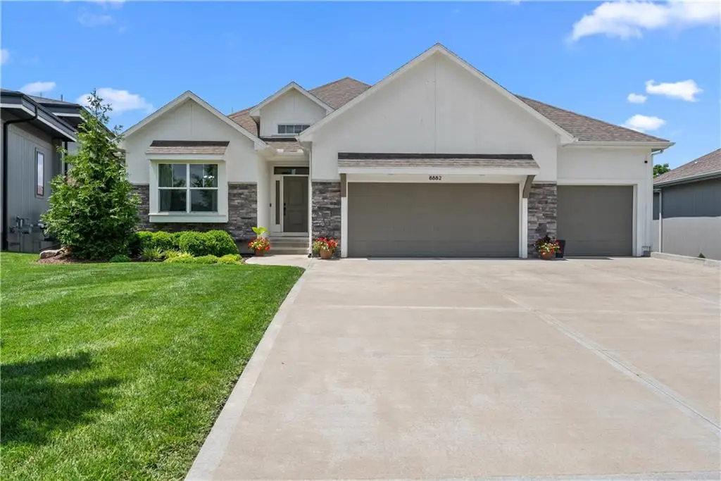 8882 Mccoy Street, Lenexa, KS 66227 - #1