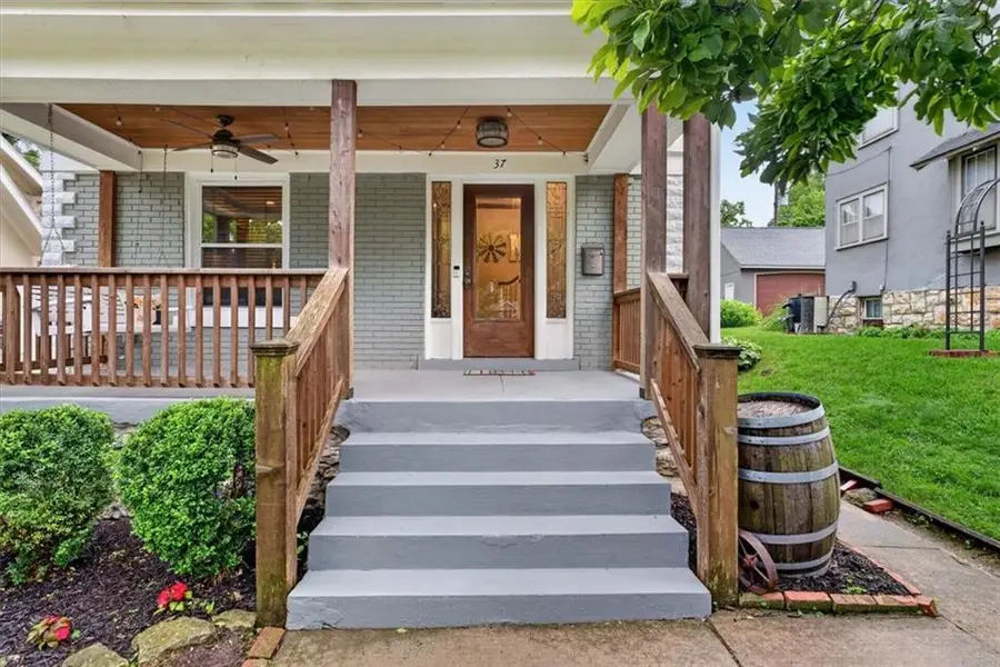 37 E 53rd Street, Kansas City, MO 64112 - #3