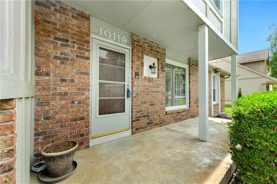 10119 Earnshaw Street, Lenexa, KS 66215 - #3