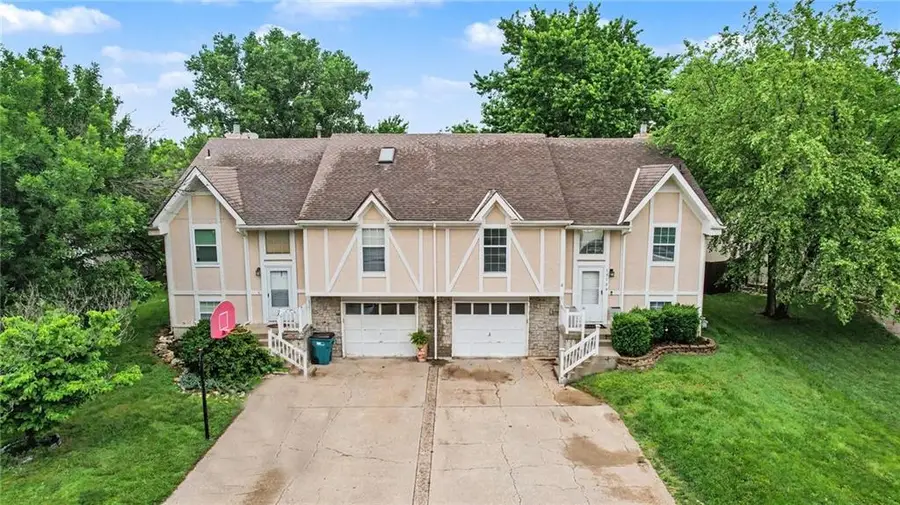 15129 Glenwood Avenue, Overland Park, KS 66223 - #2