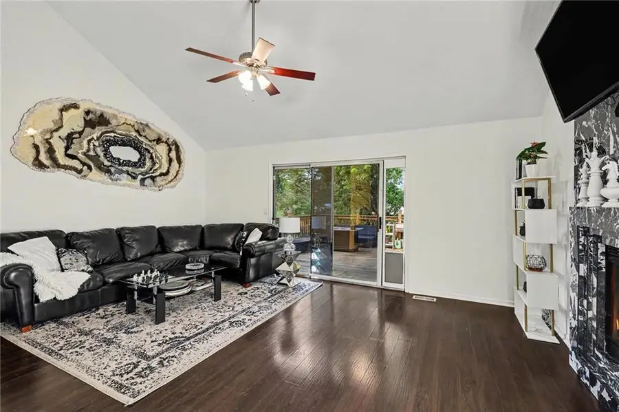 15129 Glenwood Avenue, Overland Park, KS 66223 - #3