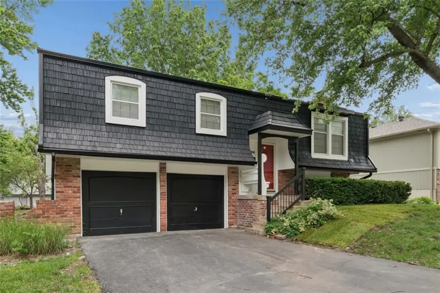 604 S Montclaire Drive, Olathe, KS 66061 - #2