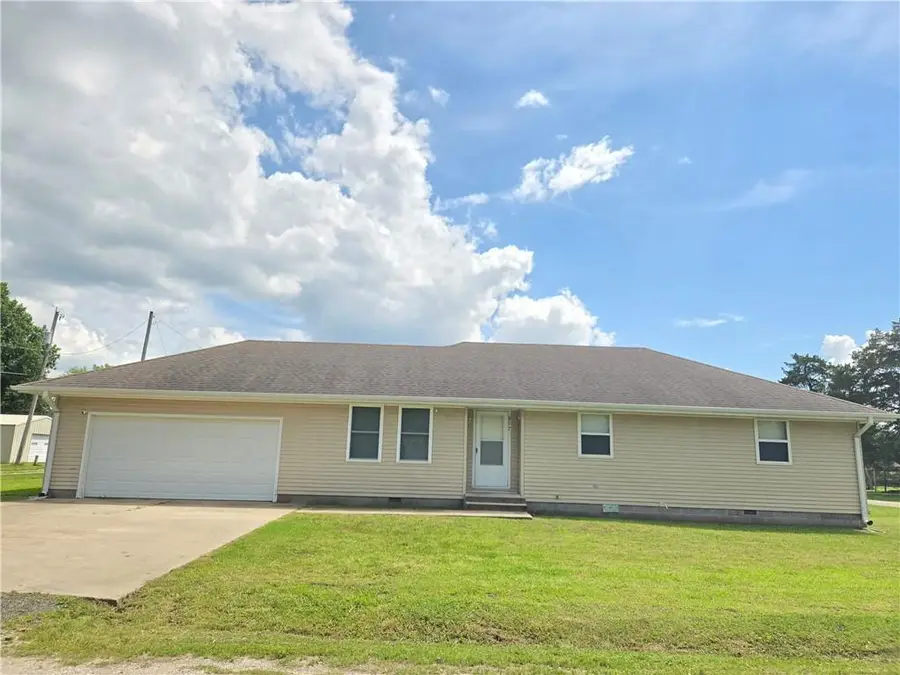 817 W Park Street, Cherryvale, KS 67335 - #2