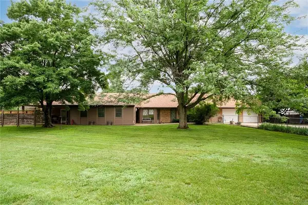 18345 Nottingham Court, Basehor, KS 66007