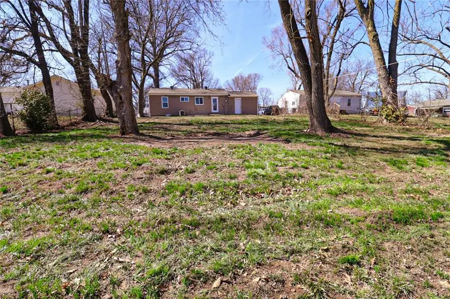 5151 N Winchester Avenue, Kansas City, MO 64119 - #3