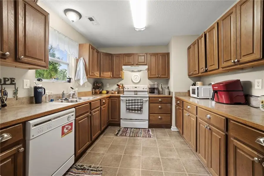 727 S Sycamore Street, Ottawa, KS 66067 - #3