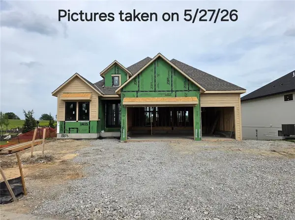 11203 S Sunray Drive, Olathe, KS 66061