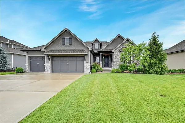 3030 W 157th Court, Overland Park, KS 66224
